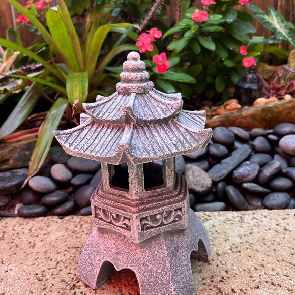 NEW GARDEN PAGODA SOLAR LIGHT - Picture 1 of 1